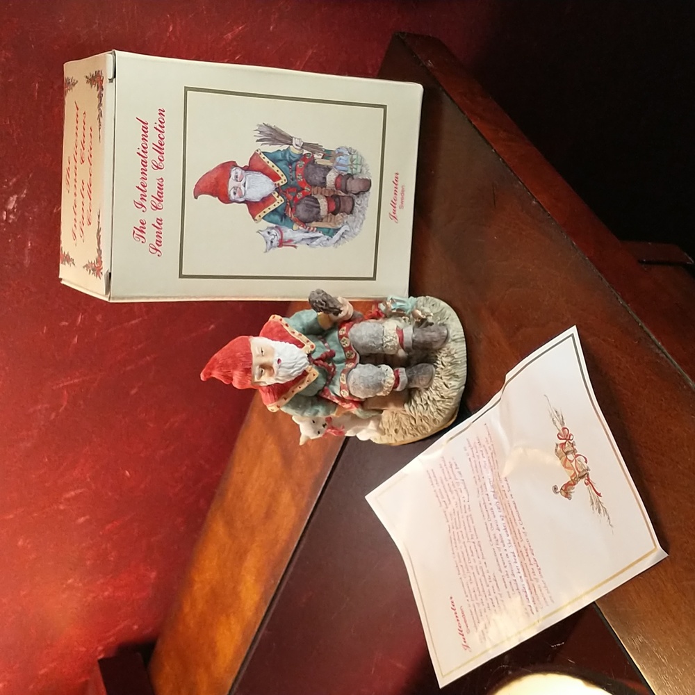 The International Santa Claus Collection - Sweden - Figurine - Jultomten - NIB